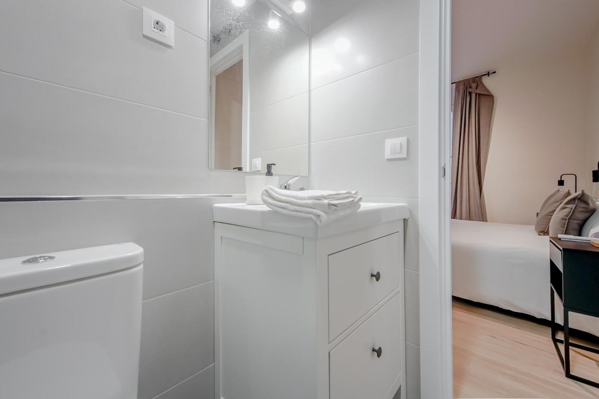 Cozy&New Apartment Para 6Pax En La Plaza De Tirso - Madrid E1 Exteriör bild